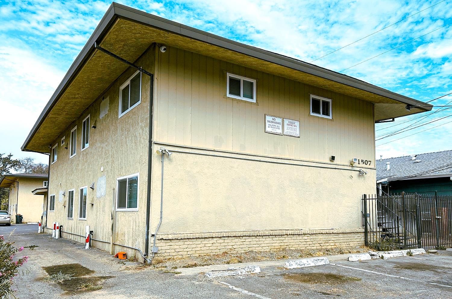 Side view of the 1507 Nogales St building and parking area