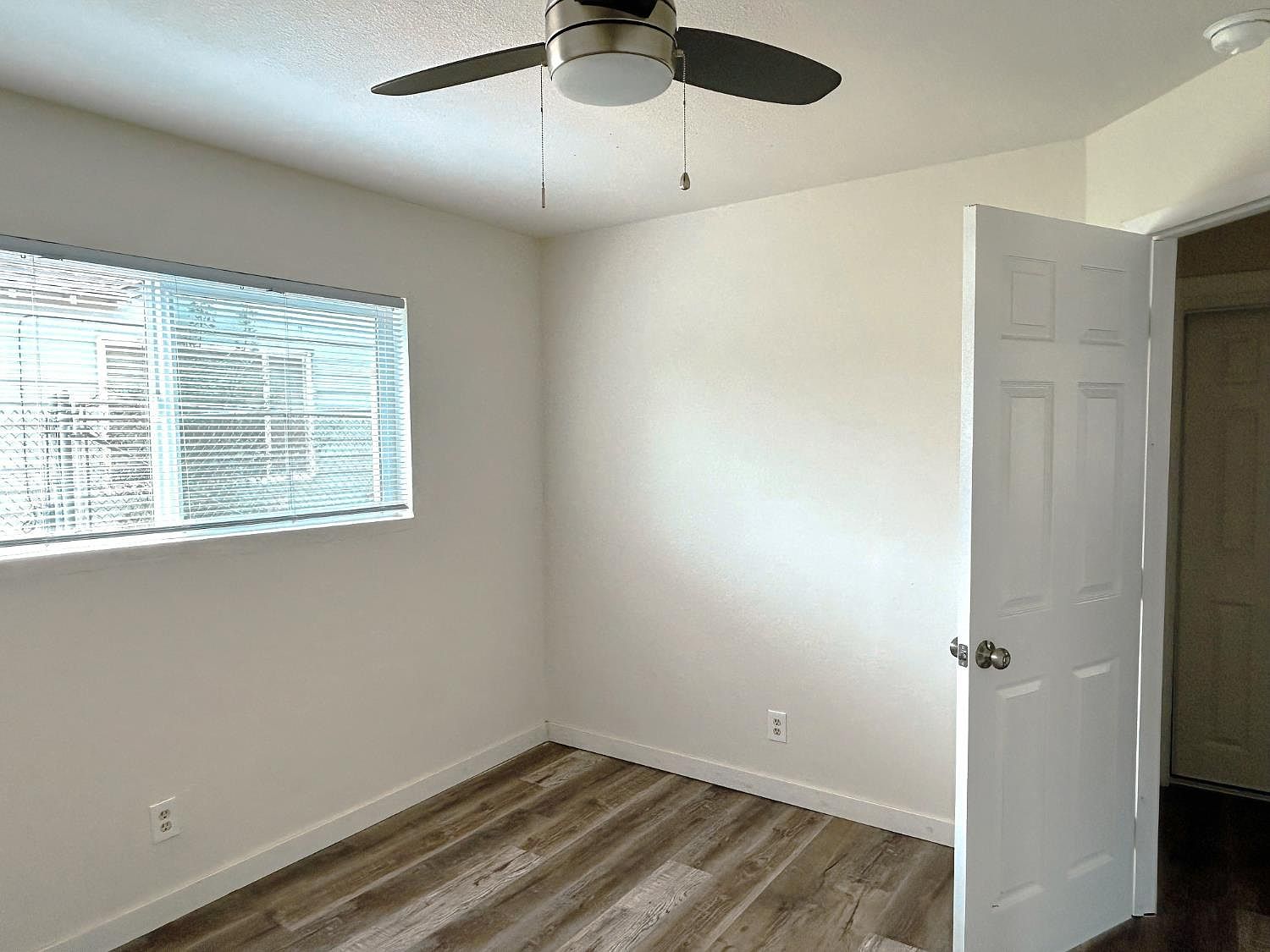 Second bedroom with window and ceiling fan