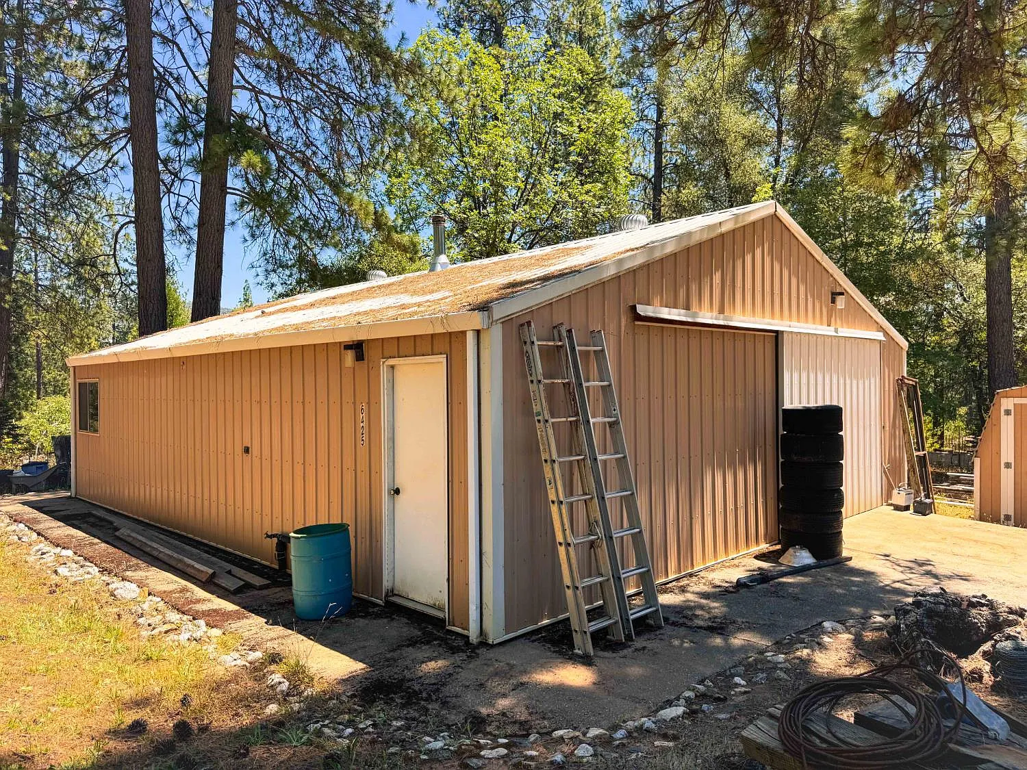 Detached metal outbuilding and workshop on the property